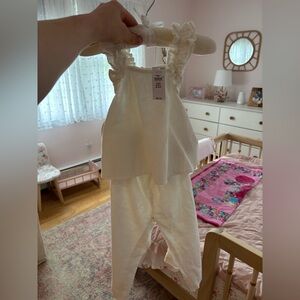 Gap 2T - Ruffled Cream Matching Set